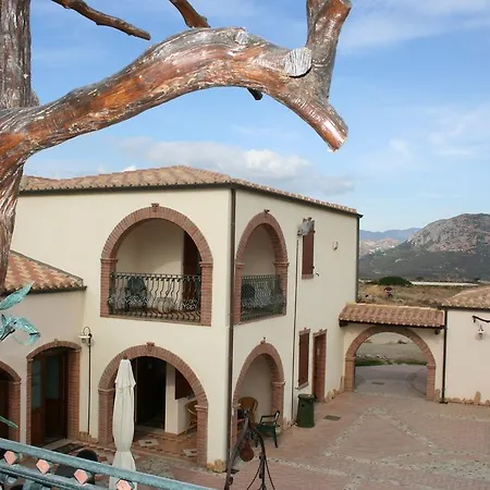 مزرعة للإقامة L ' Orizzonte *